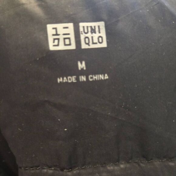 Uniqlo Packable Puffer Puff Jacket Size Medium Black BROKEN ZIPPER - Picture 5 of 6